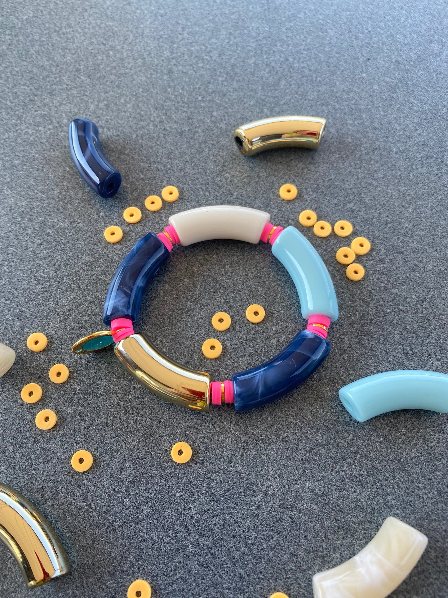 Kleurrijke tube armbanden - Blauw mix